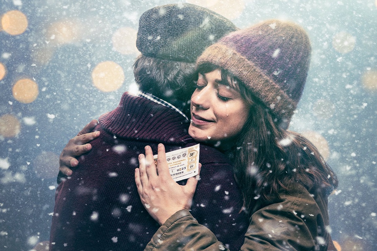 AMP.- Carlos Olalla y Andrea Thurman protagonizan el spot del Sorteo de Navidad 2023: "No hay mayor suerte que tenernos"