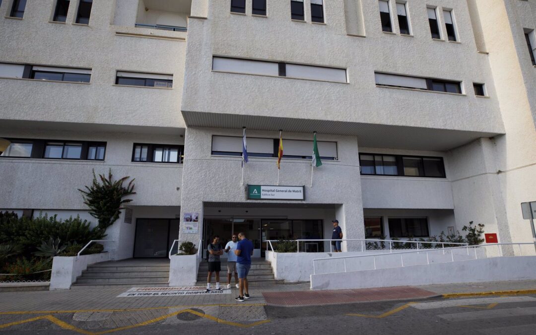 Alta hospitalaria para la mujer atendida por inhalación de humo en Almuñécar