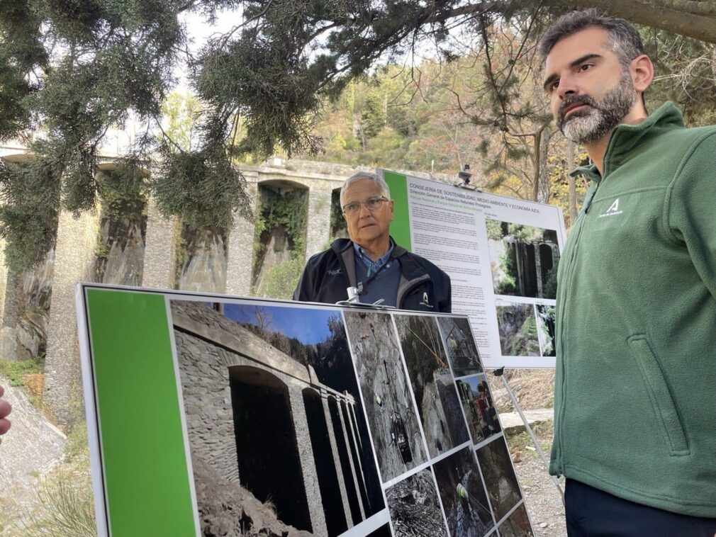 El consejero de Sostenibilidad, Medio Ambiente y Economía Azul, Ramón Fernández-Pacheco, durante la visita técnica a la zona del Parque Nacional de Sierra Nevada donde se ubica el Dique 24.