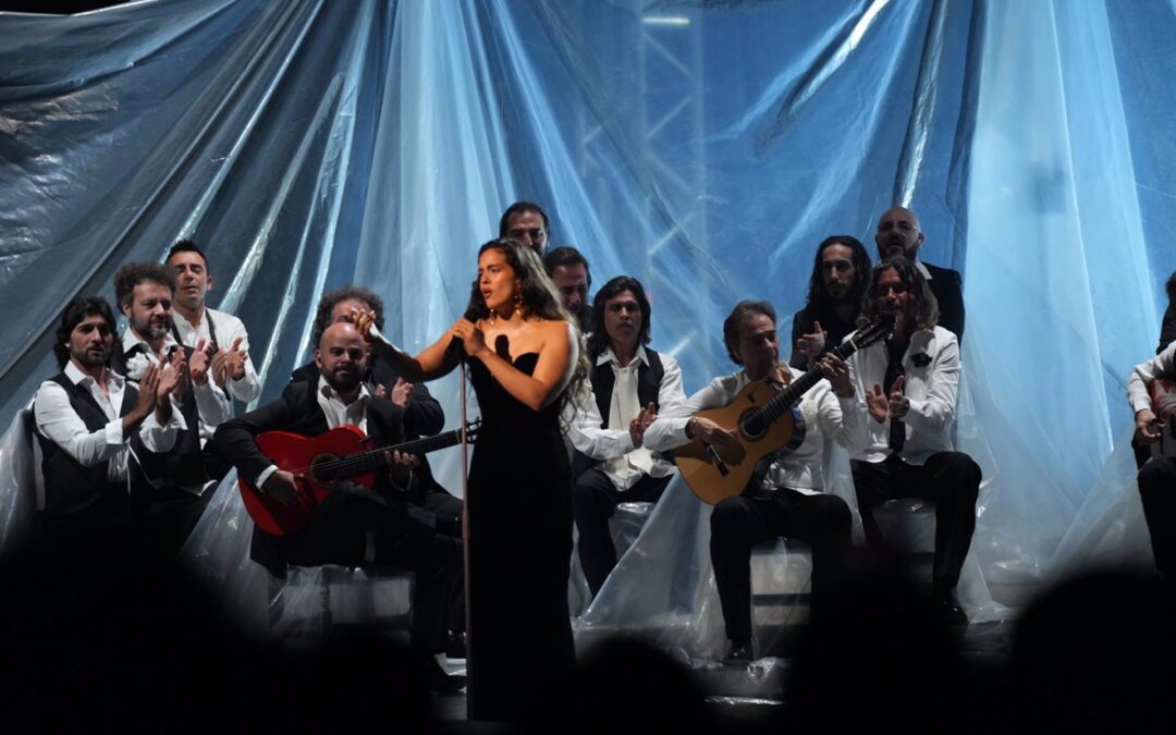 Abanicos y mantones, Rocío Jurado y 'Granada' en la voz de Bocelli se cuelan en unos Grammy con sabor andaluz