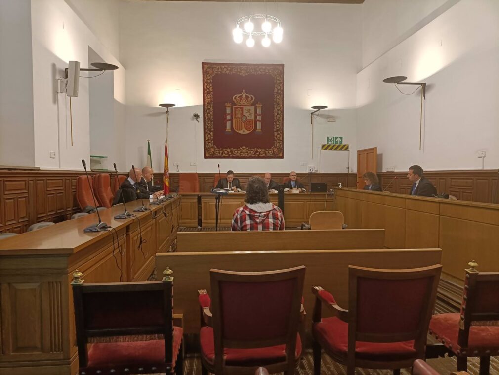 Granada.-Tribunales.-El maestro acusado de abuso sexual se declara inocente y vincula la denuncia a que castigó al menor