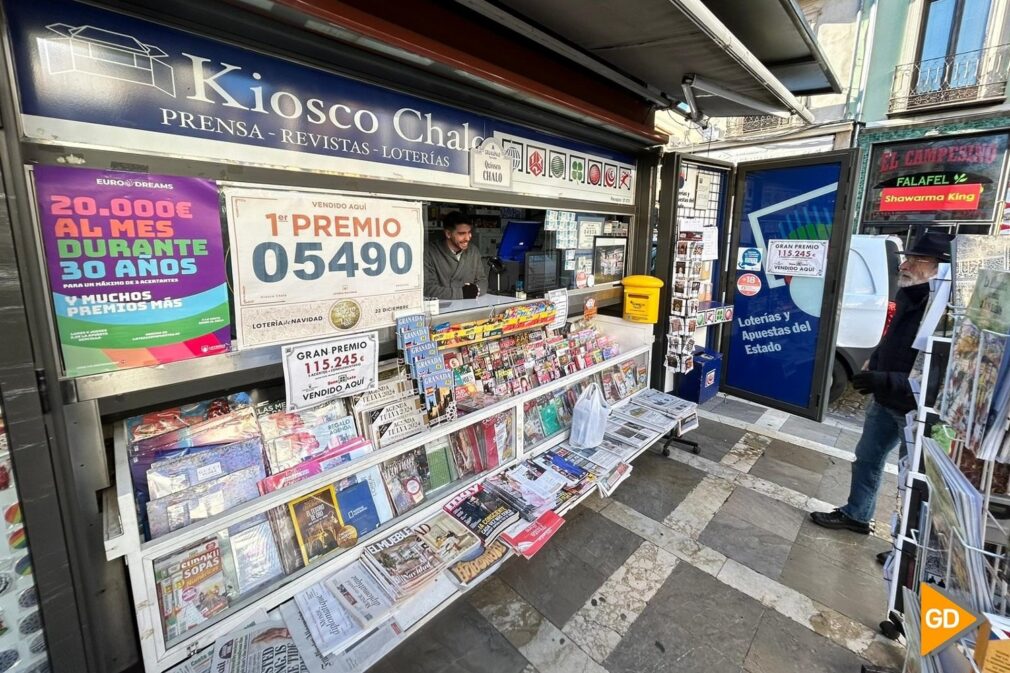 Foto Antonio L Juarez - Kiosco Plaza Nueva - quintos premios loteria navidad