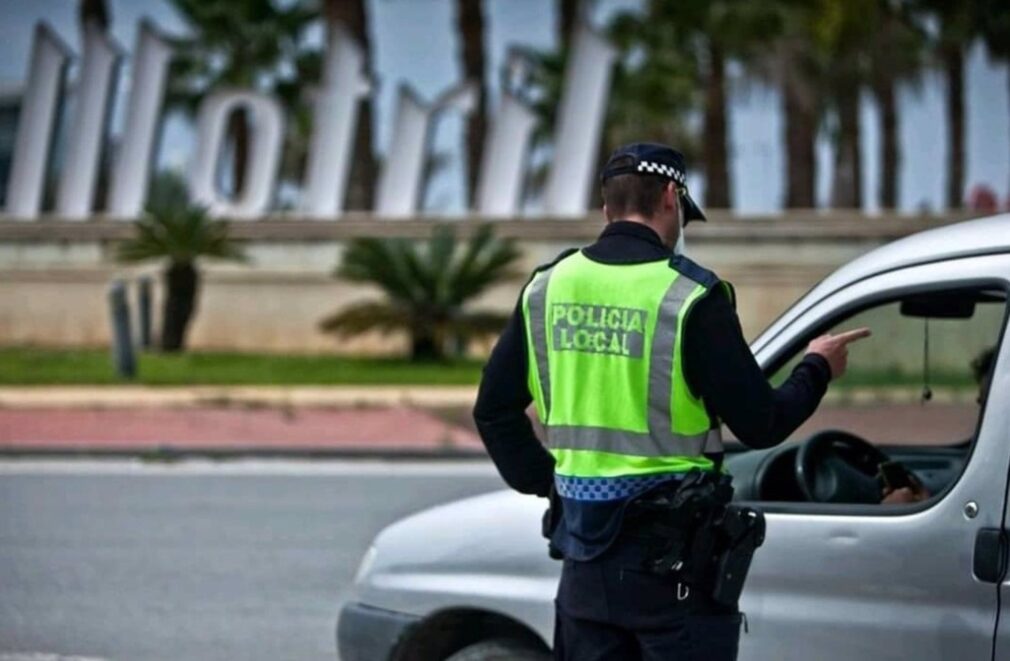 Granada.- Sucesos.- Detenido acusado de conducir cuadruplicando la tasa de alcohol y empujar a un policía en Motril