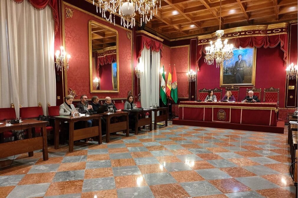 Granada.- El Ayuntamiento devolverá más de mil euros a diez contribuyentes que pagaron de más por un error de gestión