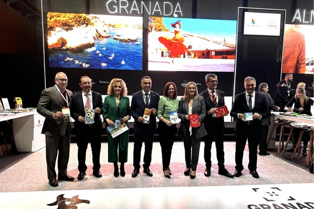 Fitur - granada stand visita consejera