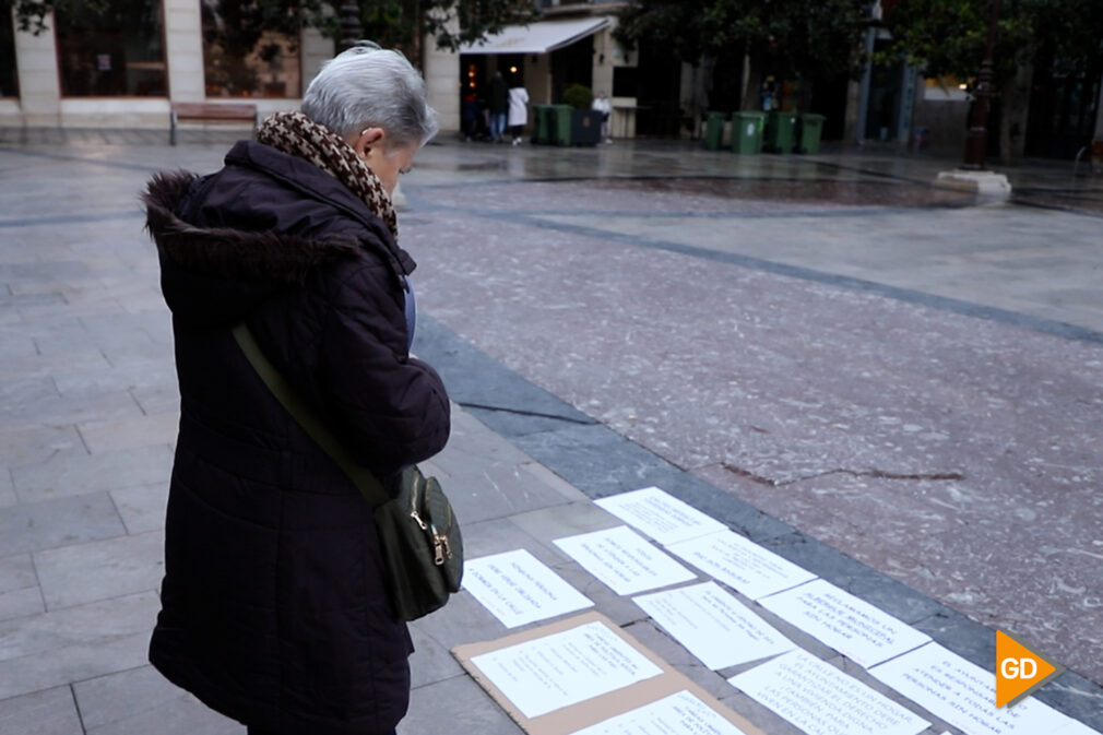 La plataforma La Calle Mata se ha reunido para reivindicar y pedir que se cumplan los derechos de las personas sin hogar- - Celiaperez-16