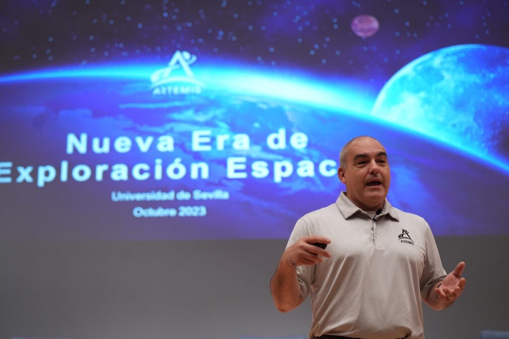 El ingeniero de la NASA Carlos García-Galán, durante una conferencia en la ETSI.