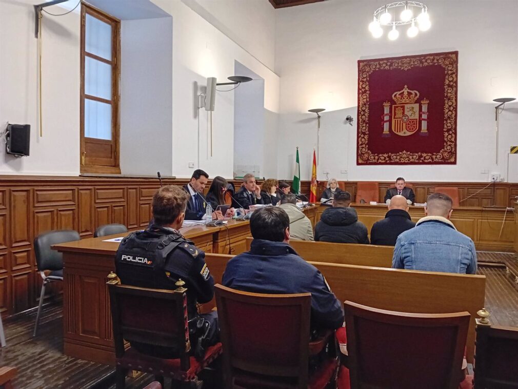 Granada.- Tribunales.- El jurado se retira a deliberar en el juicio por el crimen de El Jau