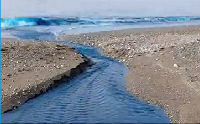 vertido playa la cagailla