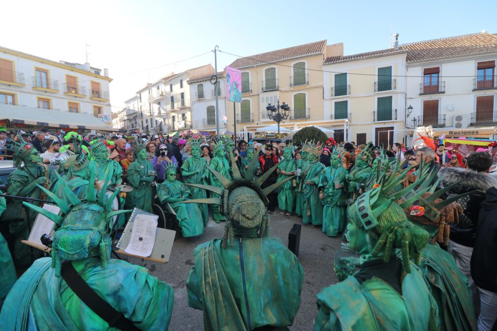 Domingo Piñata Comparsa Maripilis en el Carnaval de Alhama de Granada.jpg