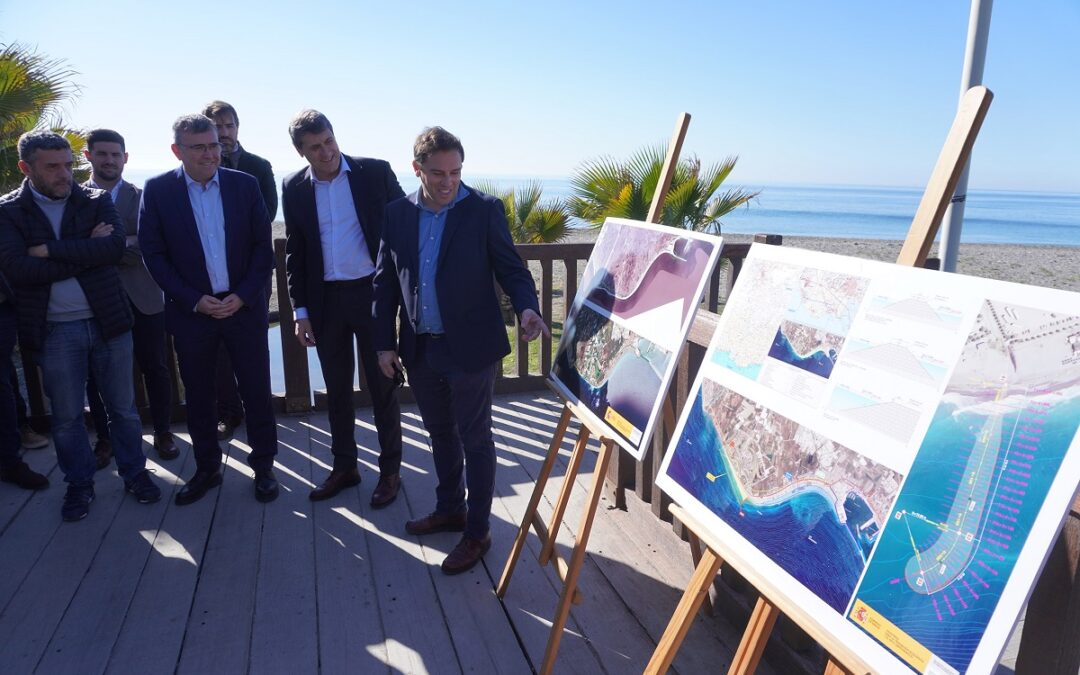 Fernández destaca el avance en los proyectos hídricos y de regeneración de costas en el litoral de Granada