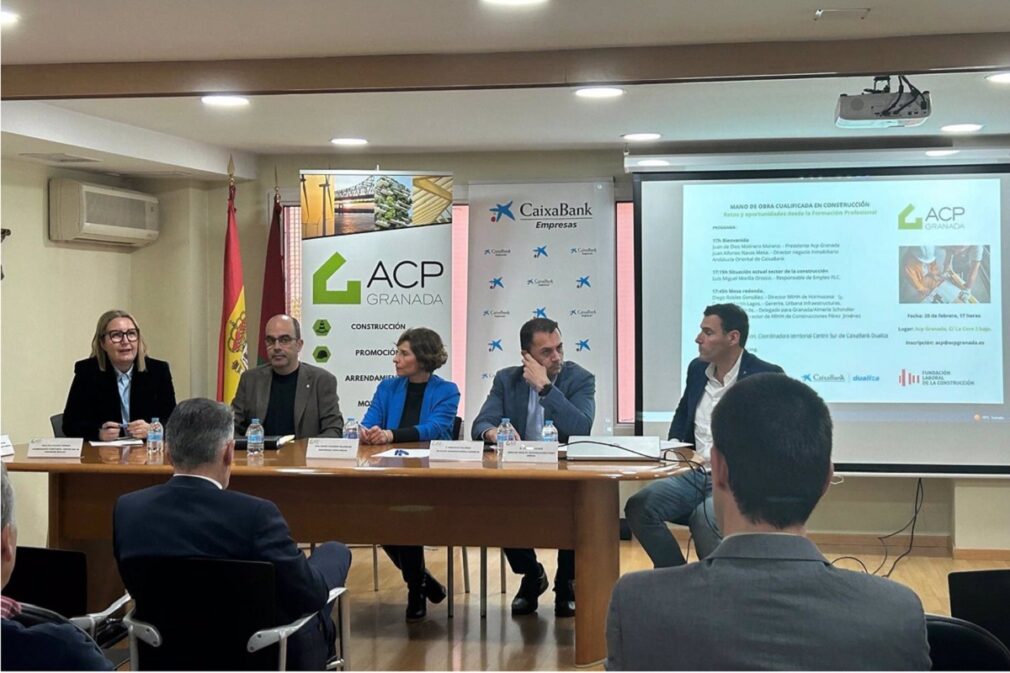 Granada.- CaixaBank Dualiza y ACP Granada analizan los retos para el sector en la provincia