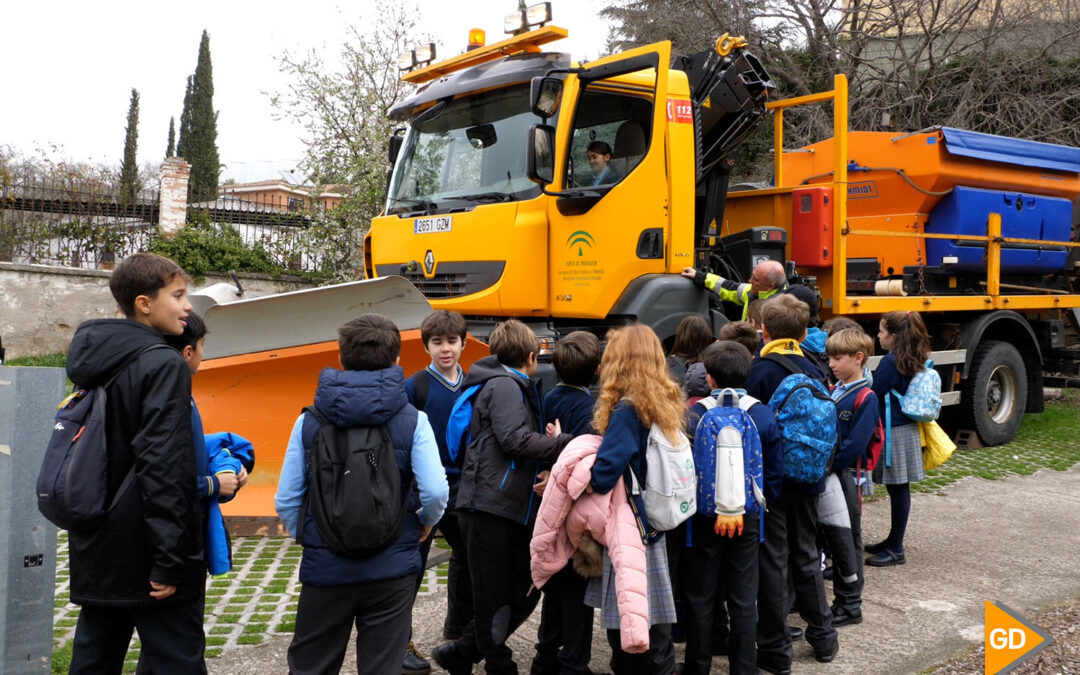 Más de 200 alumnos disfrutan de una jornada de puertas abiertas en el Día Europeo del 112