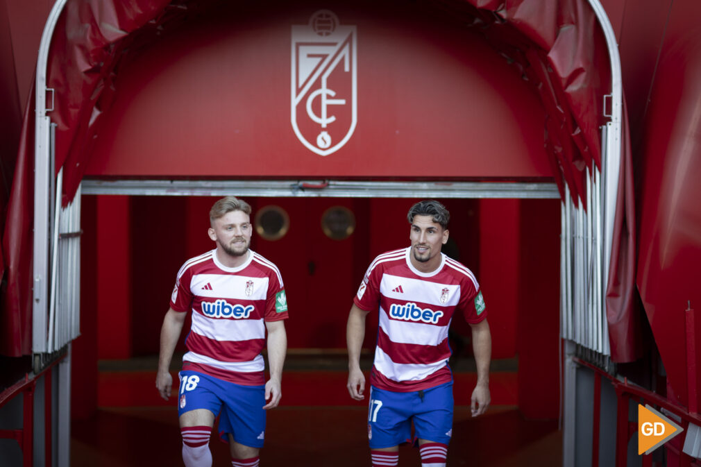 Foto Antonio L Juarez - Presentacion de Theo Corbeanu y Kamil Jozwiak como nuevos jugadores del Granada CF-8