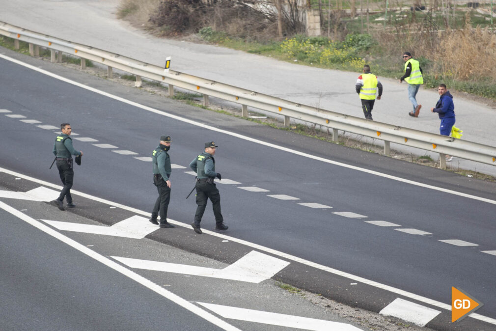 Segundo dia de cortes en la autovía de Granada por los Tractores