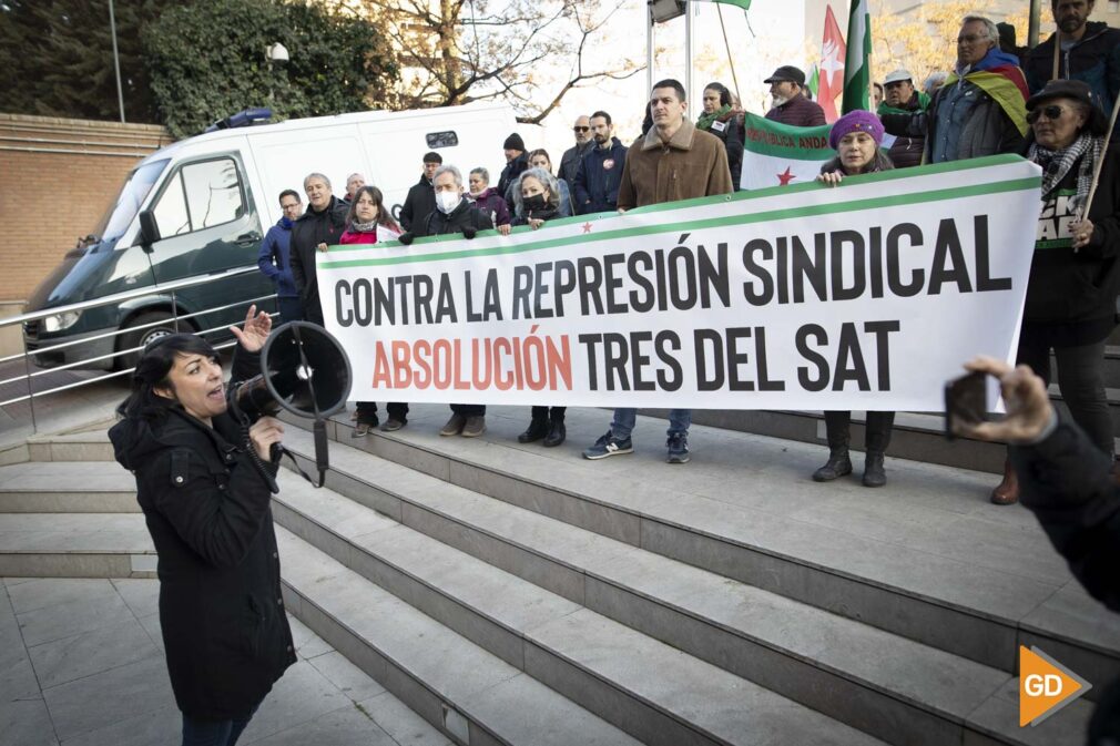 Concentración a favor del SAT en los juzgados de Granada