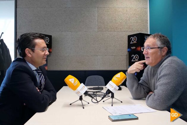 El exalcalde de Granada, Paco Cuenca, atendió a GranadaDigital en la redacción del periódico | Foto: Antonio L. Juárez