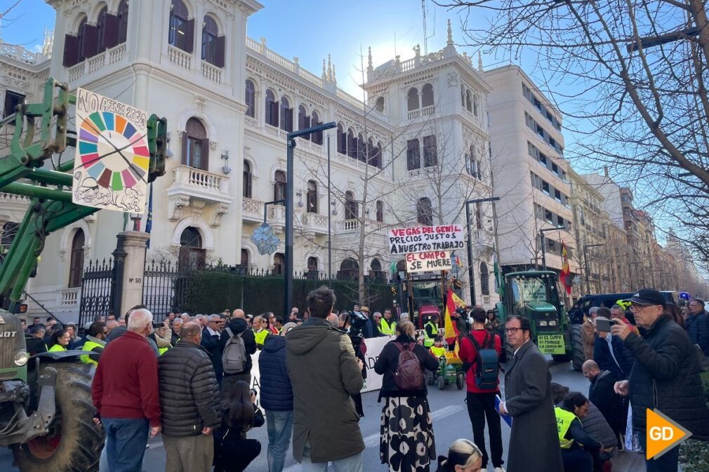Protestas de los agricultores y trabajadores del campo frente a la Subdelegación del Gobierno en Granada