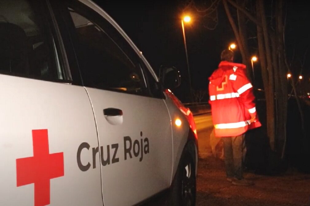 cruz roja granada - unidad de emergencia social - atencion personas sin hogar