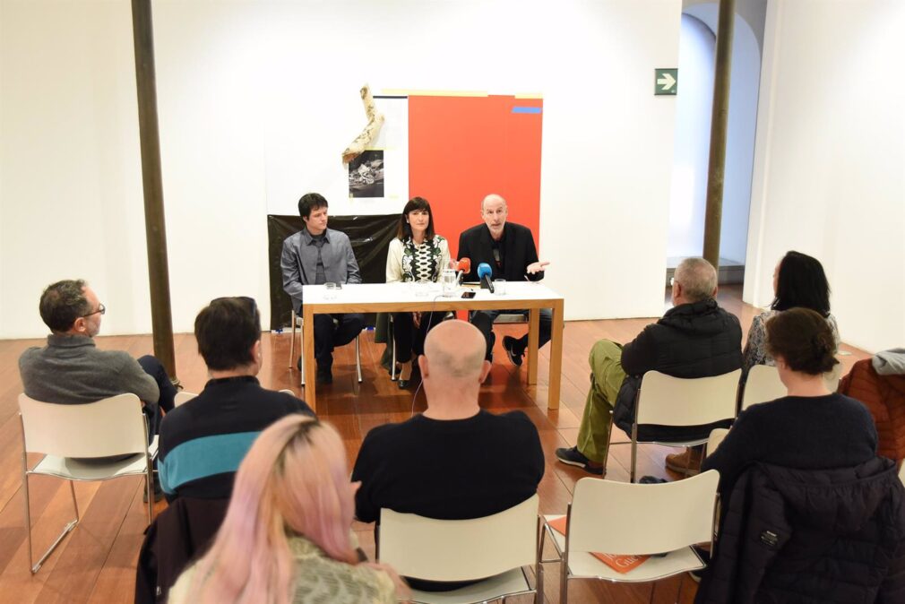 Granada.- El Centro José Guerrero propone un diálogo reflexivo sobre la abstracción de la mano de Miquel Mont
