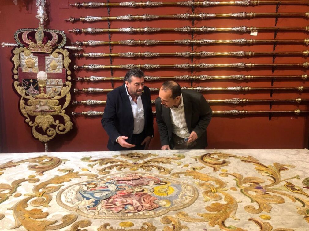 Granada.- La Junta presenta la restauración del palio de la Virgen de la Victoria de la Hermandad de la Santa Cena