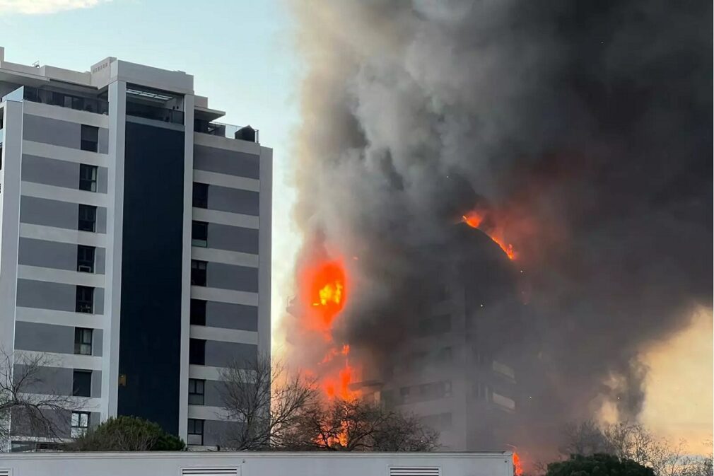 incendio edificio valencia - foto europa press