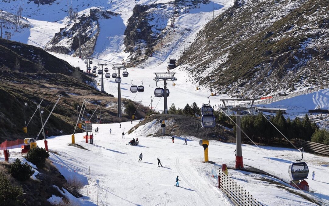 Sierra Nevada espera que "el engranaje" de la estación de esquí se ponga en marcha este sábado