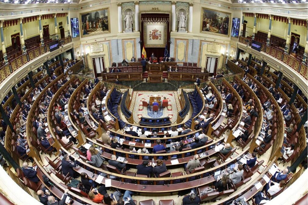 Diputados en una sesión plenaria en el hemiciclo foto Congreso