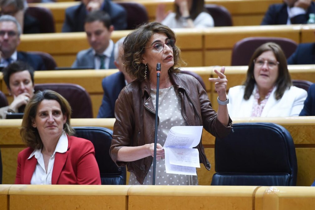 La vicepresidenta primera del Gobierno y ministra de Hacienda, María Jesús Montero, durante una sesión de control al Gobierno, . FOTO Gustavo Valiente - EP