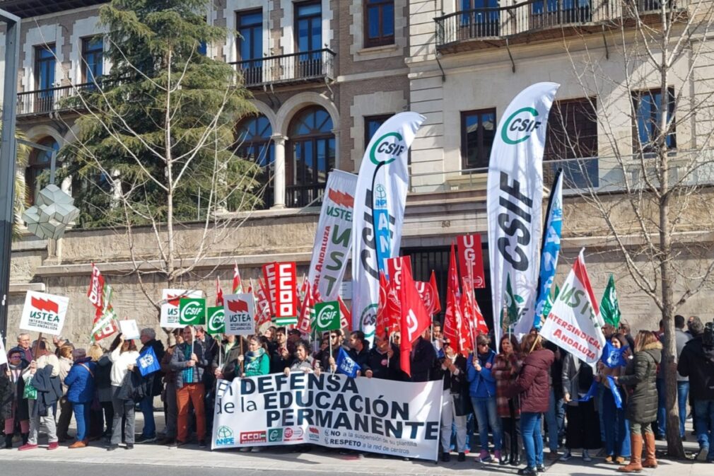 Protesta sindicatos educación adultos