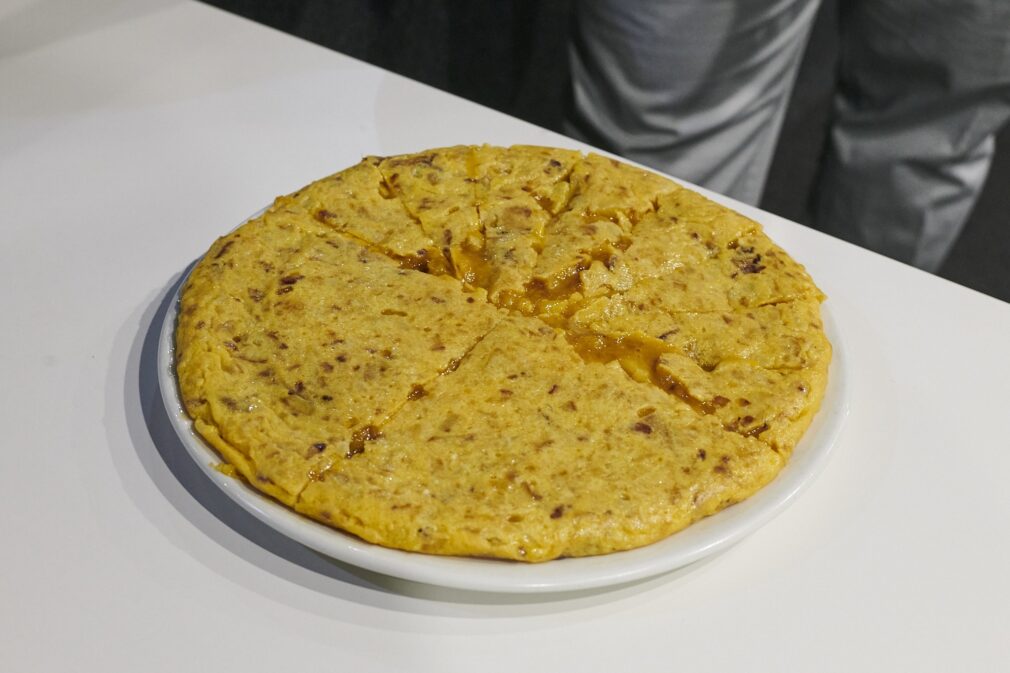 Mejorada.- El municipio celebra el Día de la Tortilla con una tortilla gigante, gachas, caldo y una chocolatada