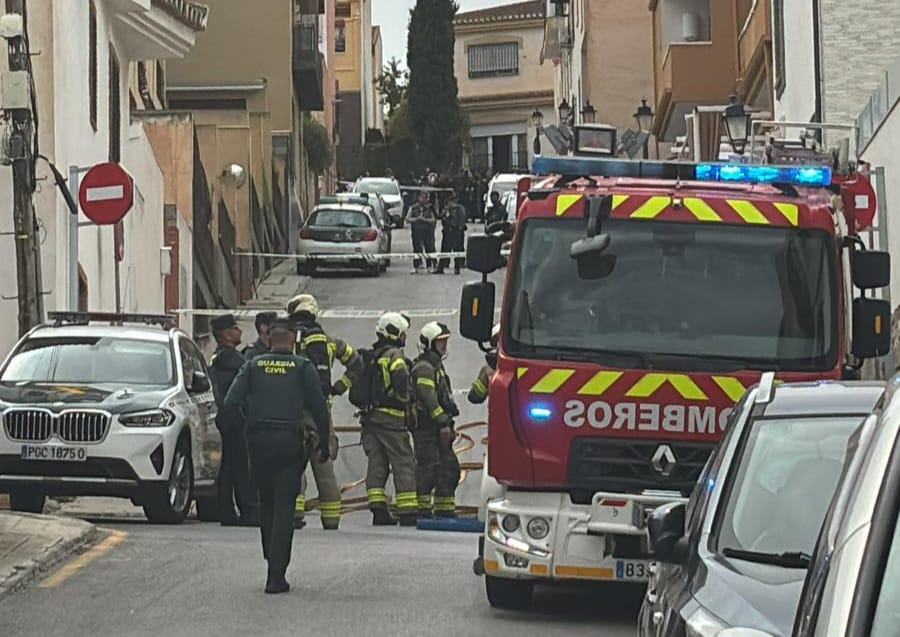 Un hombre se atrinchera en su vivienda con bombonas de butano bajo la amenaza de hacer estallar el bloque entero (2)