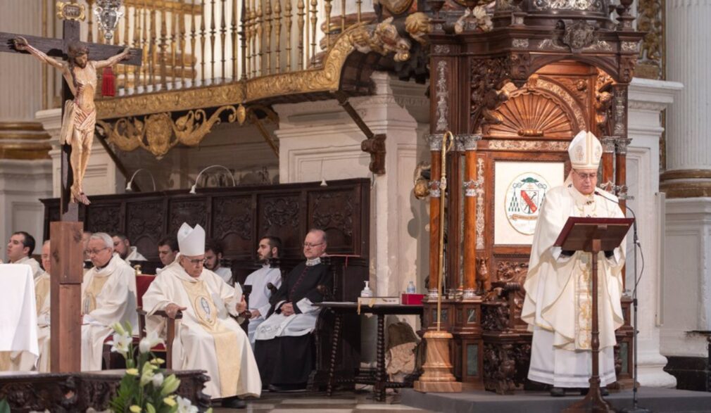 Granada.- El arzobispo emérito concelebra con Gil Tamayo la misa crismal en la Catedral
