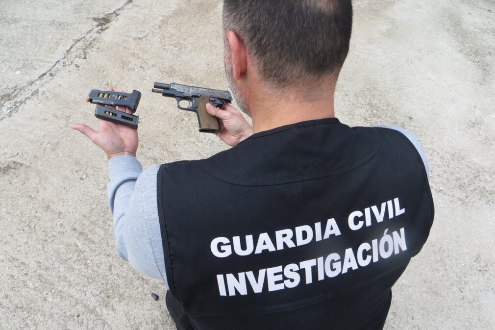 guardia civil investigacion - arma incautada