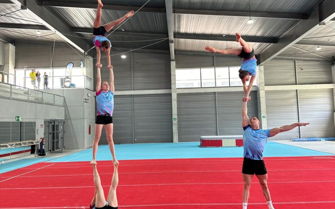 El Estadio de la Juventud acoge este fin de semana una competición internacional de gimnasia acrobática