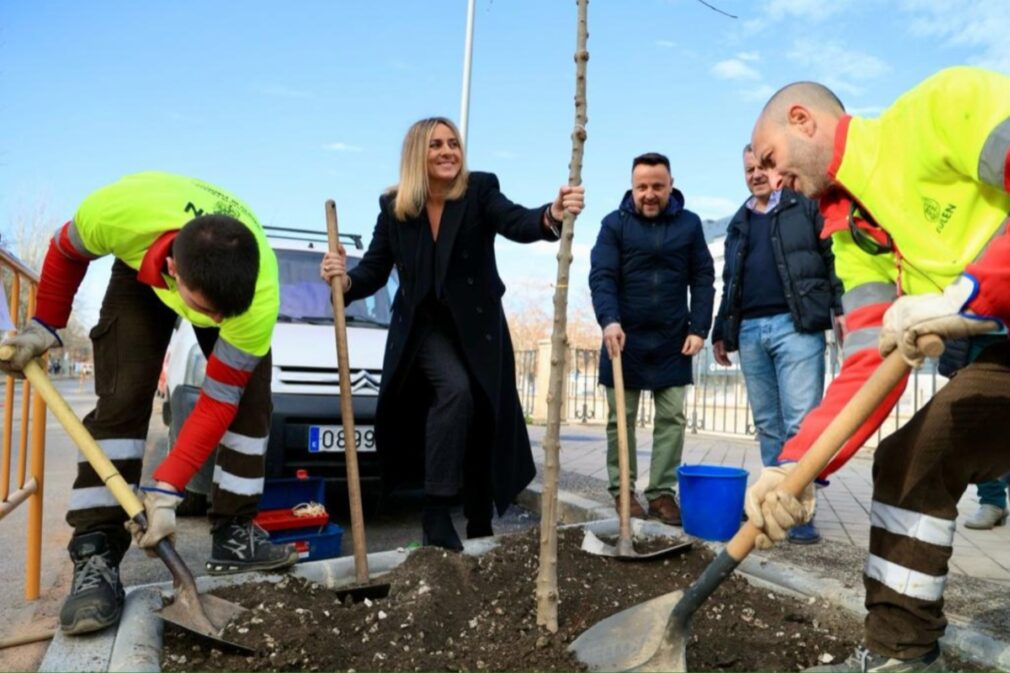 Plantacion-árboles-granada-ayuntamiento-campaña