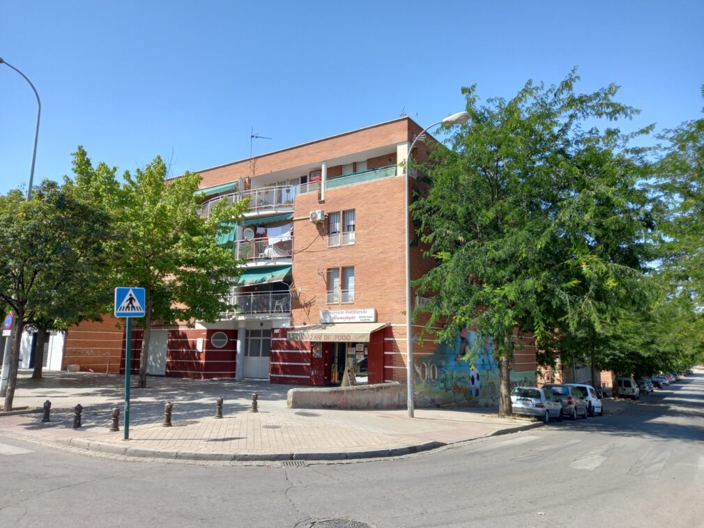 bloque de Viviendas en el barrio de Almanjáyar Granada