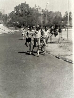 Núñez Blanca, en el centro, durante una carrera | Foto: Remitida