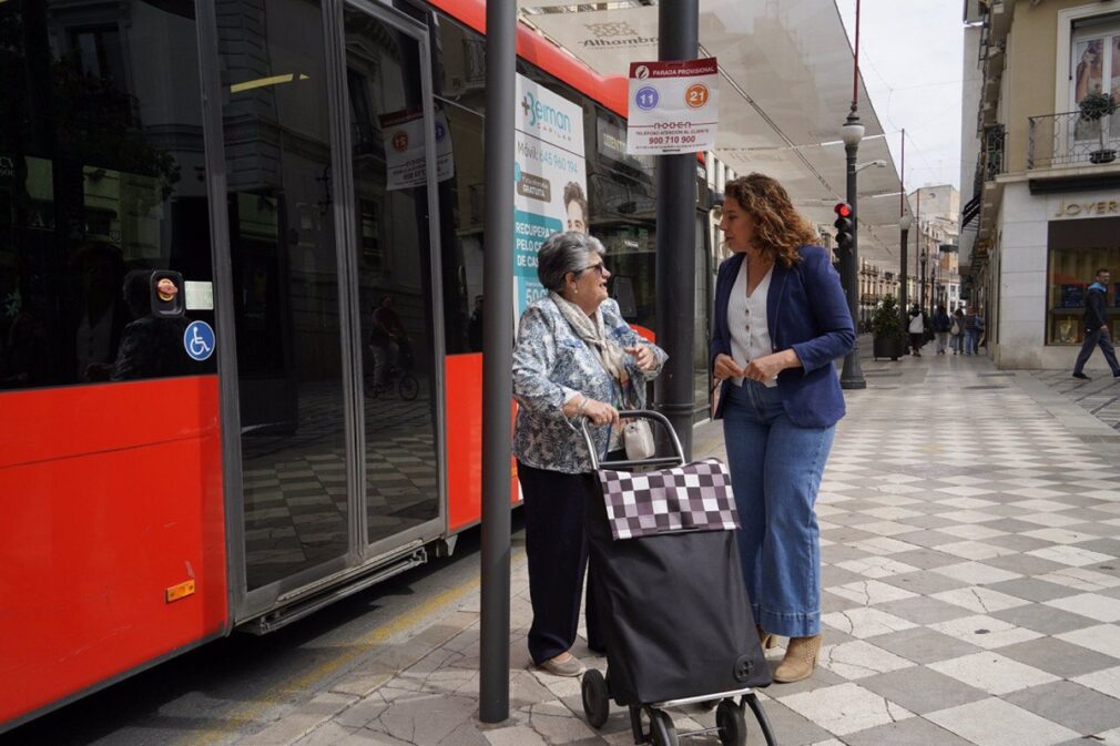 Granada.- PSOE reclama al Ayuntamiento que aclare si suprimirá la parada de autobús de plaza del Carmen