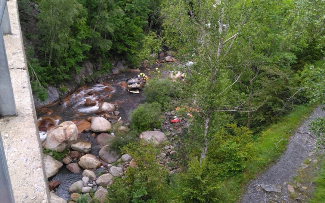 Fallece un granadino tras caer el coche en el que viajaba por un terraplén en Huesca