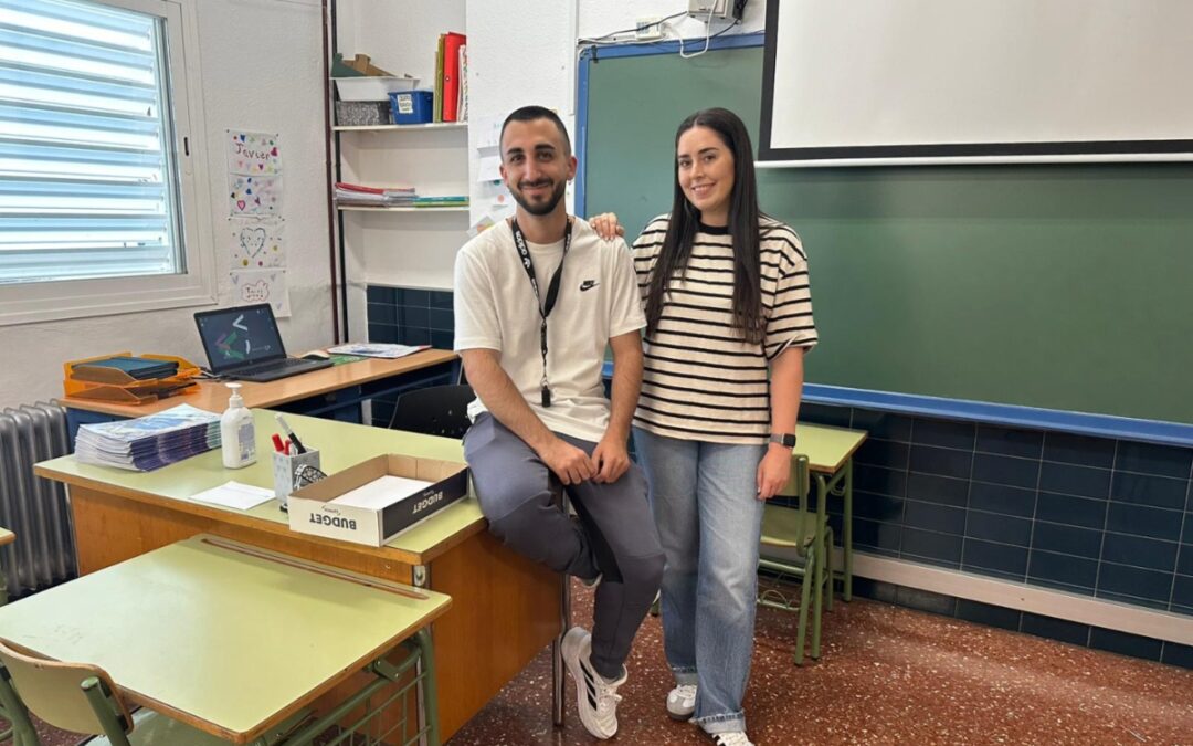 Javier y Ania, dos jóvenes que consiguieron su plaza como maestros a la primera: "Es el trabajo más bonito del mundo"