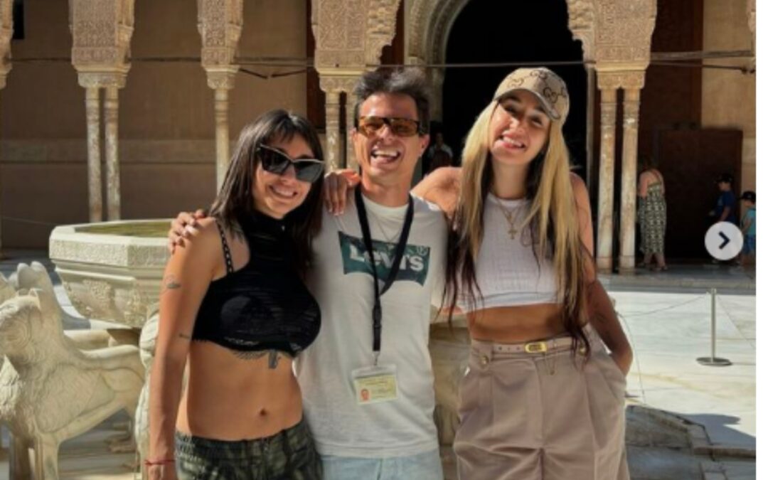 María Becerra visita la Alhambra de la mano de Lola Índigo