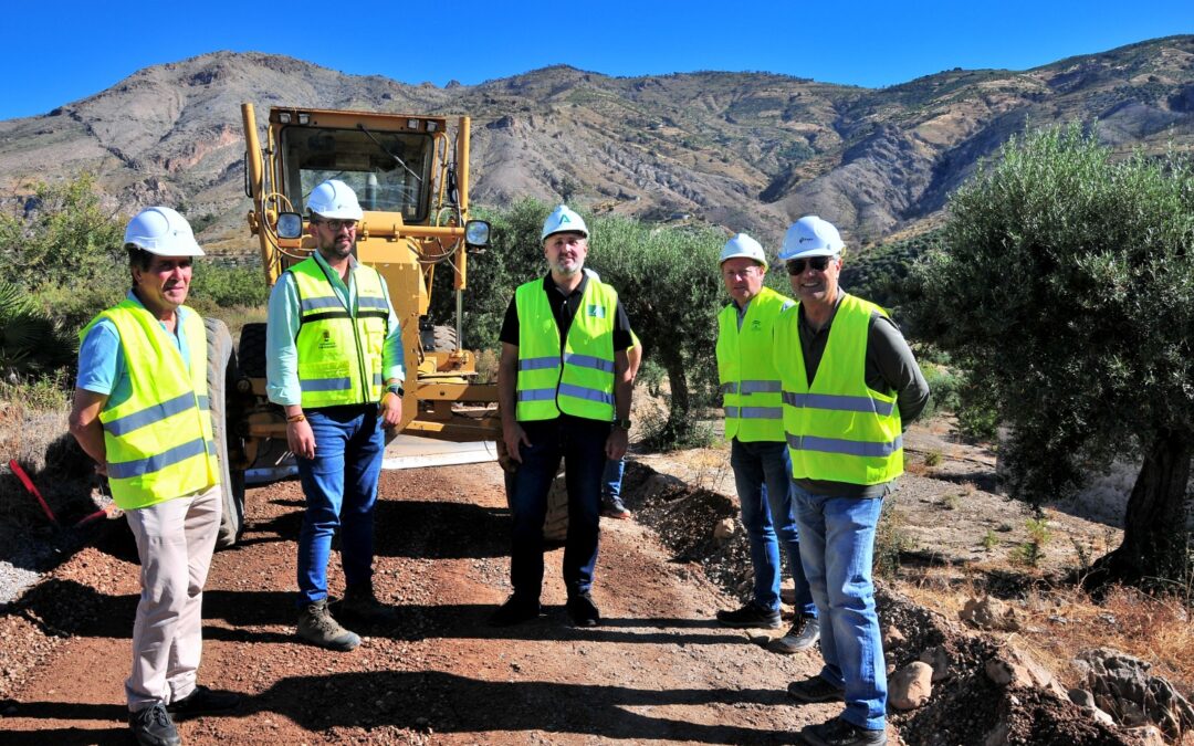 La vía pecuaria cordel de Los Jarales al Romeral en Los Guájares recibe obras de mejora