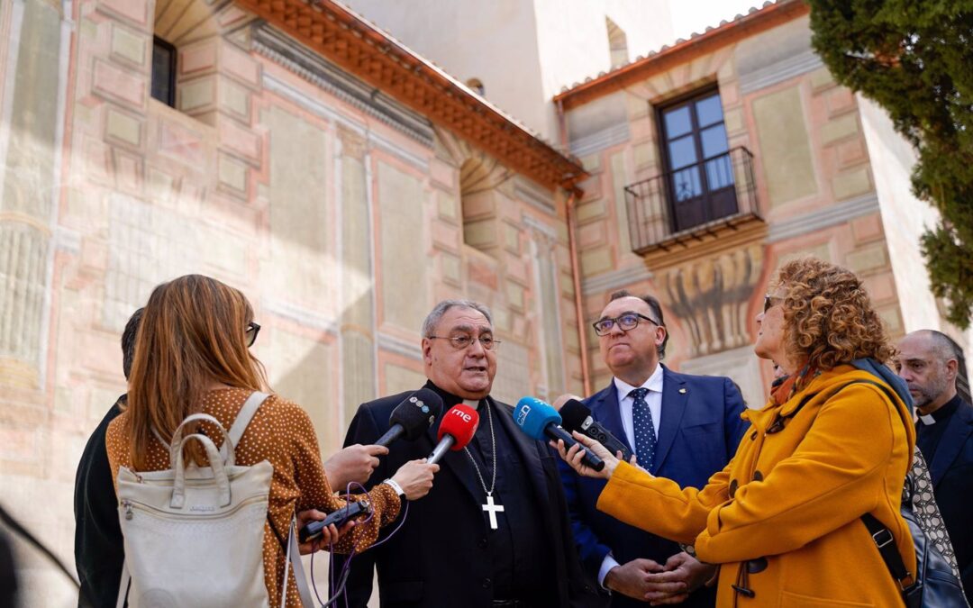 Operado con éxito el arzobispo de Granada en el Virgen de las Nieves