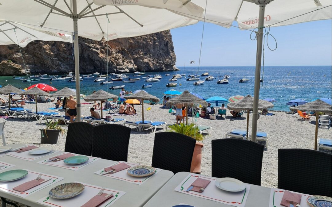 Comienza la temporada alta para los chiringuitos de la Costa Tropical