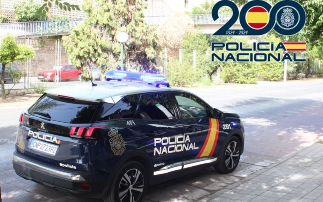 Detenida tras ser sorprendida por una familia mientras robaba en su vivienda en La Chana
