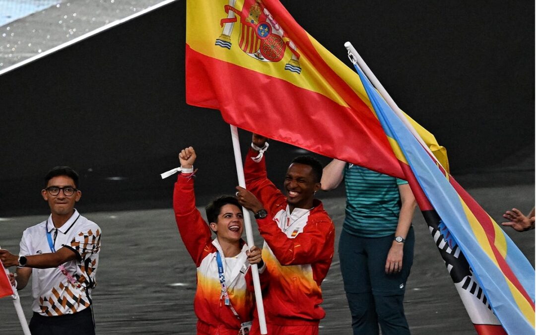 María Pérez y Jordan Díaz abanderan a España en la clausura de los Juegos Olímpicos de París