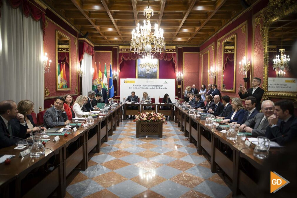 Visita del Ministro de Fomento, Oscar Puente, a la Alcaldesa de Granada, Marifran Carazo, en el Ayuntamiento de Granada
