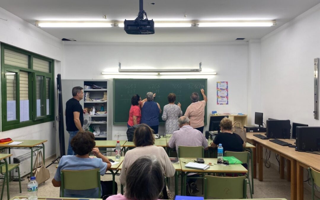Las clases de educación permanente, una muestra de que no hay edad para aprender