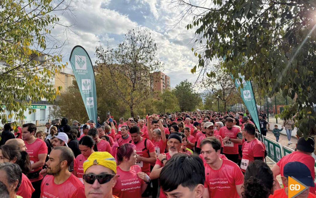 Kilómetros solidarios por Valencia en la carrera de Cruz Roja en Granada